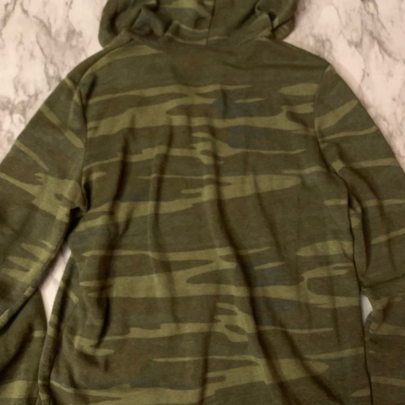 Women’s Camo Hoodie - Picture 4 of 4